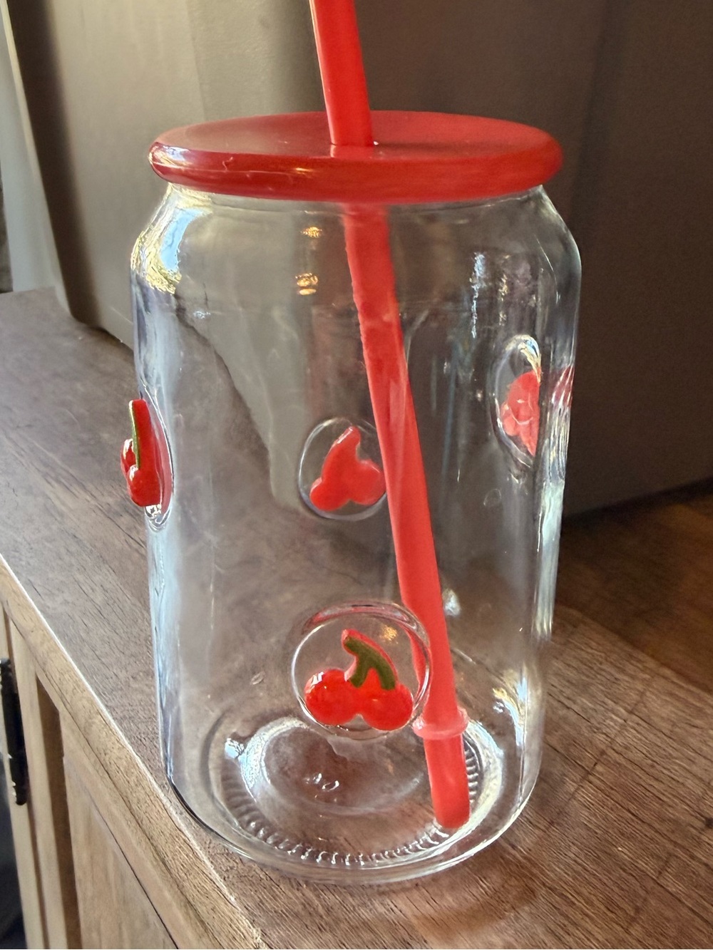 4 glass tumblers with lids and straw. Adorable